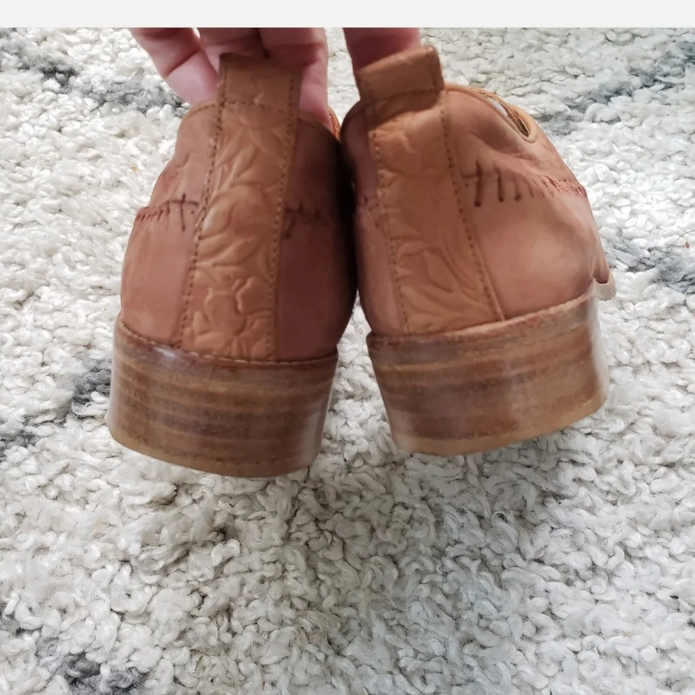 Rae Jones tooled leather loafer flats 40 US 9